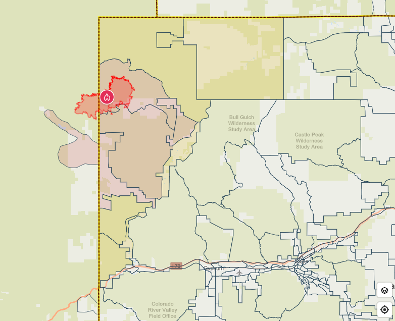 Read more about the article Helicopter ends up in lake as pre-evacuations grow for Derby Fire