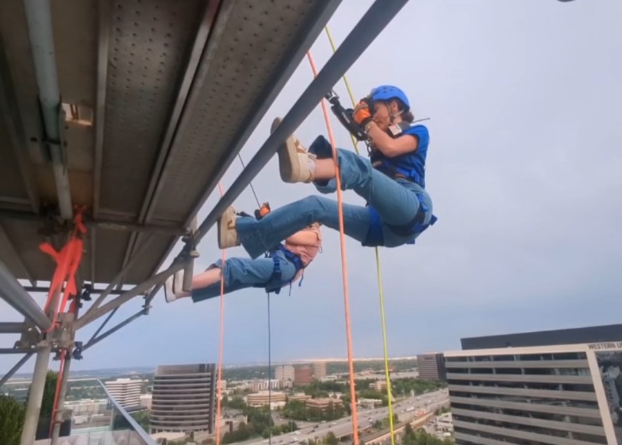 You are currently viewing Community invited to rappel down Denver hotel for cancer research fundraiser