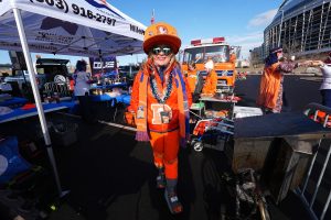 Read more about the article Tailgaters pack Empower Field parking lots