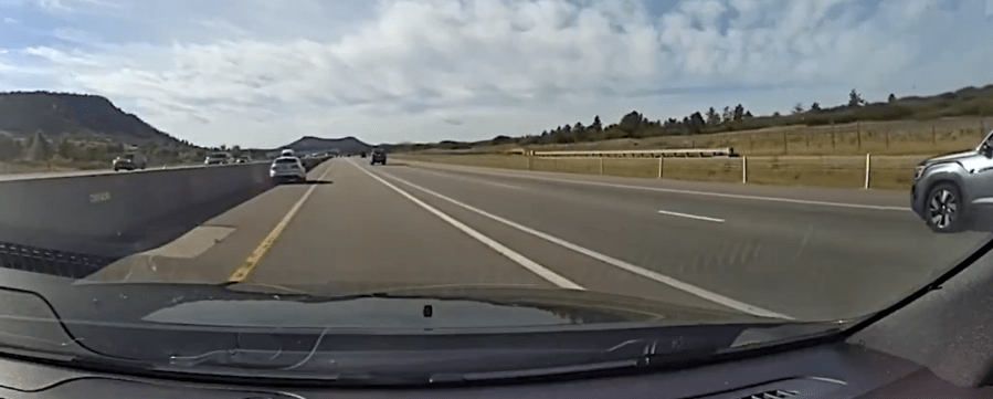 You are currently viewing Watch: Car driving along concrete median of I-25 grappled by CSP