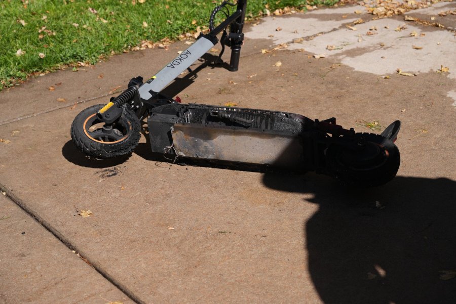 You are currently viewing Fire displaces 4, hazmat crews remove lithium-ion battery