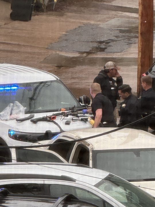 You are currently viewing Witness says police collected multiple weapons while serving arrest warrant near DU