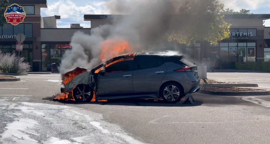 You are currently viewing Electric vehicle catches fire in Littleton shopping center parking lot, businesses evacuated