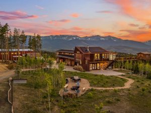 Read more about the article $7.25M Breckenridge mansion for sale with treehouse-inspired lookout