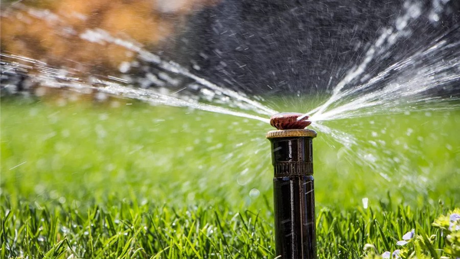 You are currently viewing Landscaping experts weigh in on the best time to winterize sprinklers in Colorado