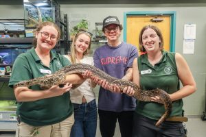 Read more about the article Artist visits Denver Zoo ahead of concert at Red Rocks