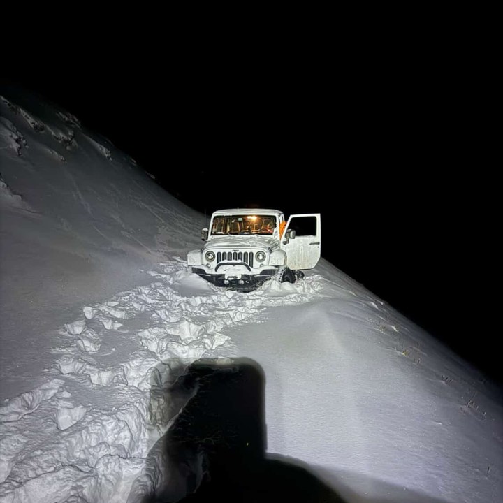 You are currently viewing Photos: Florida dad, son rescued after snow strands vehicle on Engineer Pass summit
