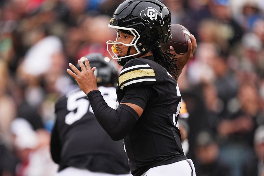 You are currently viewing Kaidon Salter throws 2 TD passes, Colorado's defense shines in 24-17 win over No. 22 Iowa State
