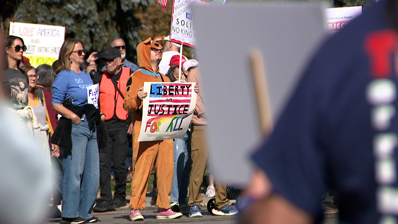 You are currently viewing Crowds pour into streets across Colorado for 'No Kings' rally