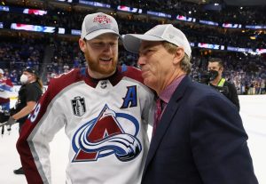 Read more about the article Sakic, MacKinnon somehow both hit Avs' record 1015 points in 870 games