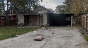 Read more about the article Neighbors say people keep returning to squat at Swansea house despite city action