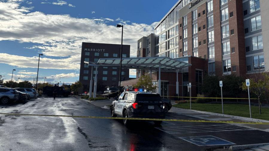 You are currently viewing Police: Armed man barricaded in Westminster hotel room, SWAT on scene