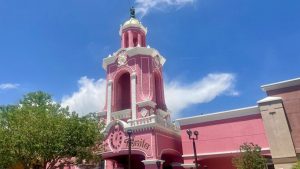 Read more about the article Casa Bonita performers end strike, to return to work