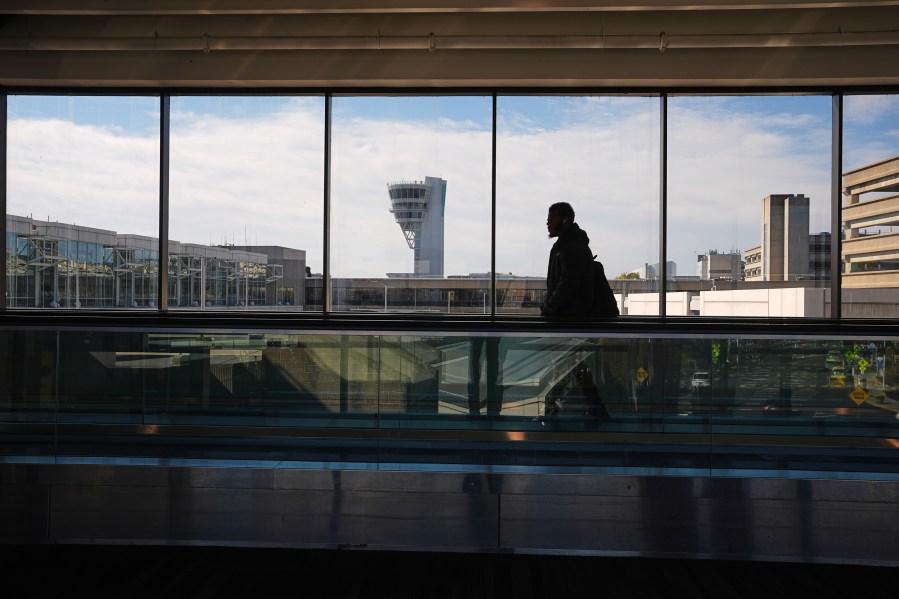 Read more about the article Most major US airports are among 40 targeted for shutdown flight cuts