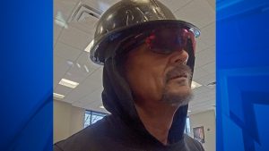 Read more about the article Police seek suspect accused of demanding money from Englewood bank teller